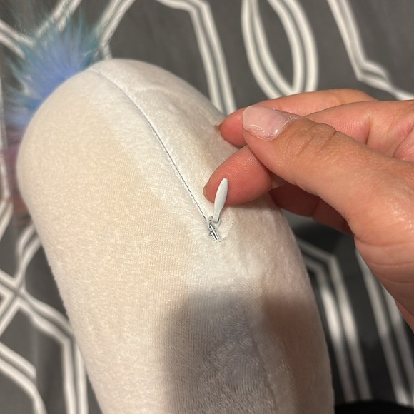 Unicorn travel neck pillow - Picture 5 of 7